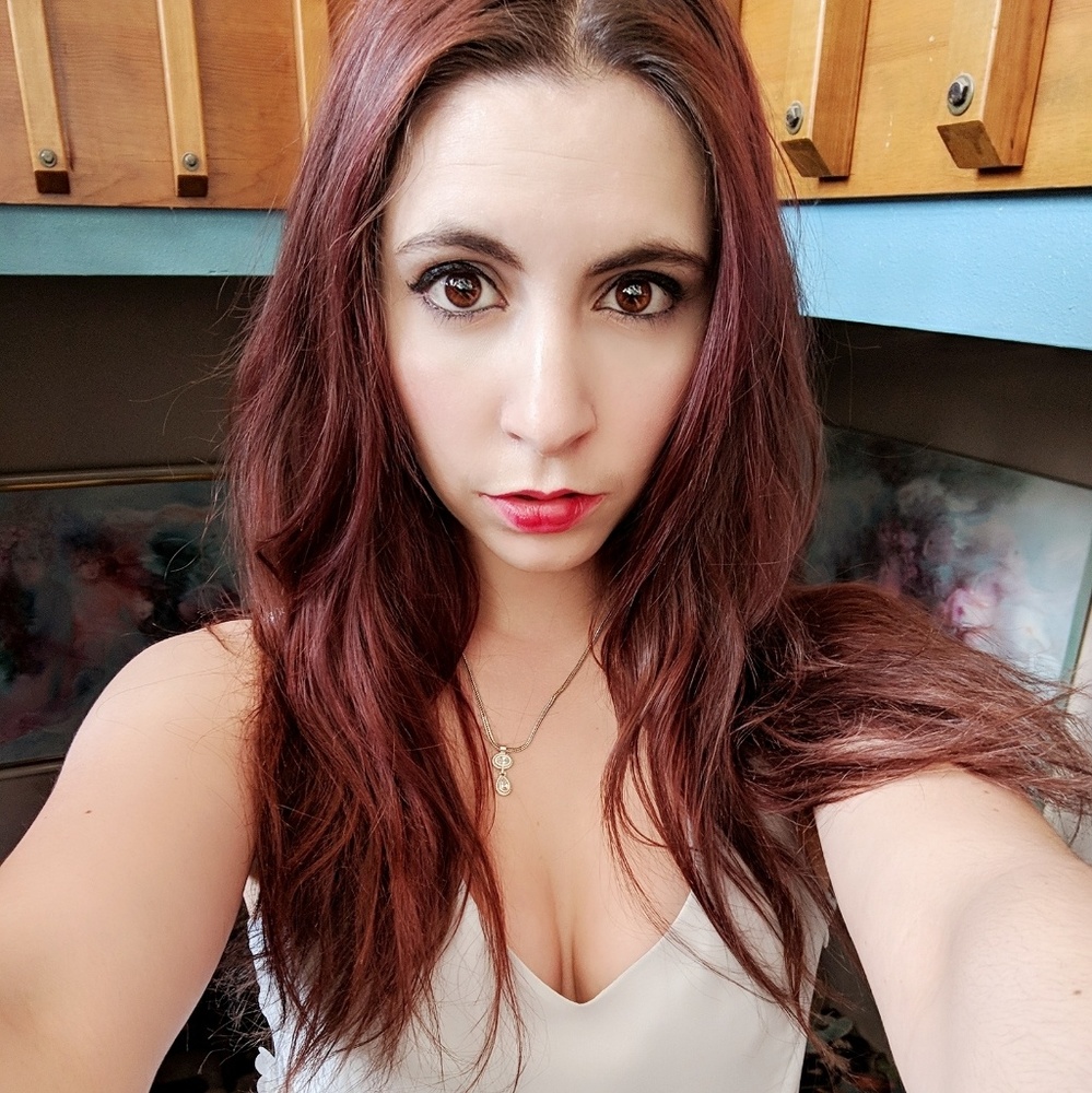 Meet your Posher, Alie